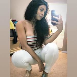 Meet your Posher, Demi